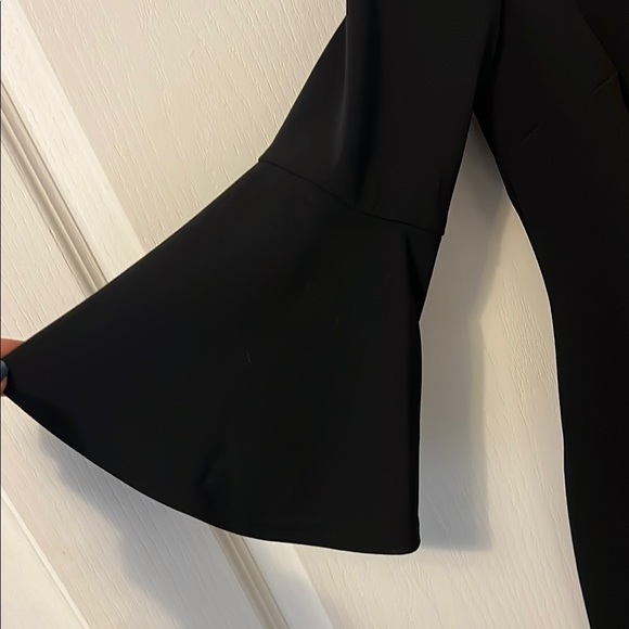 Elegant Black Dress with Flared Sleeves - Picture 4 of 4